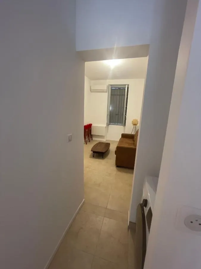 Appartement T1 Intra-Muros Avignon 0*,
